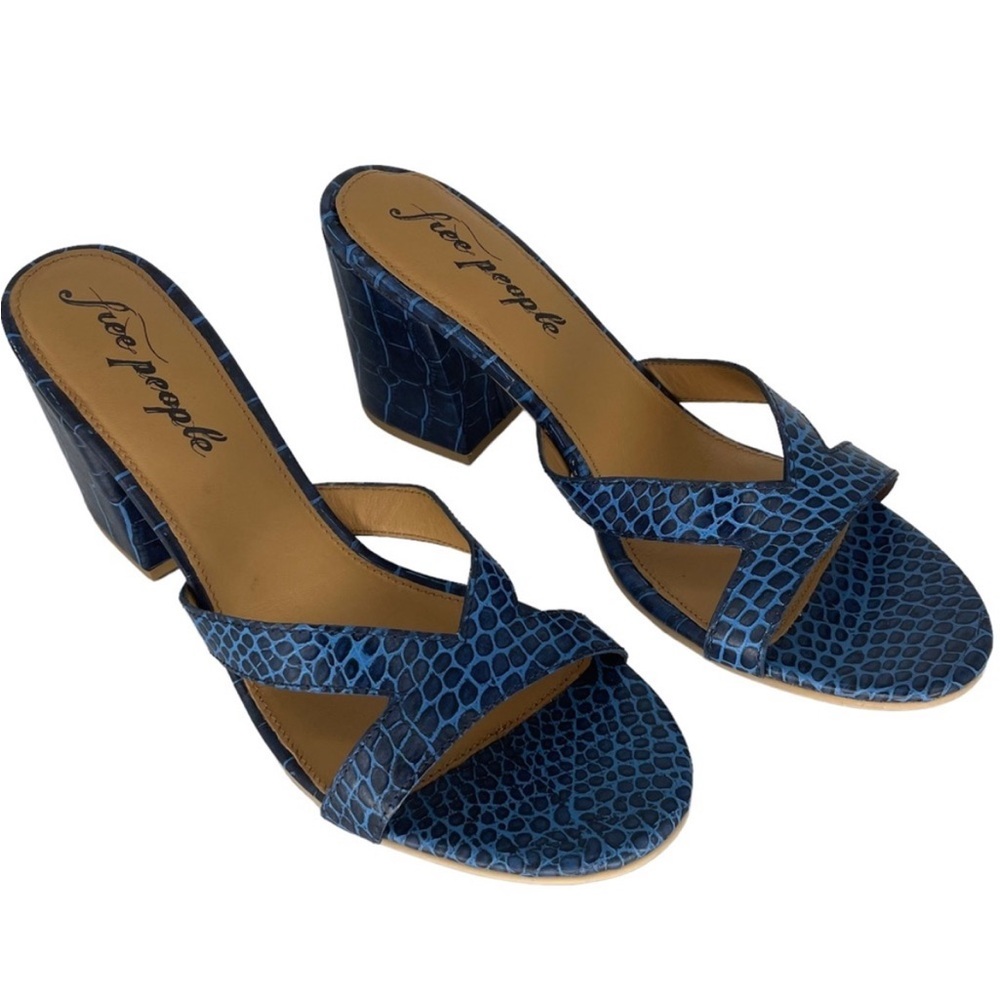 FREE PEOPLE NEW CHARLIE V HEELED SANDALS BLUE CROC LEATHER 41 - Picture 4 of 11